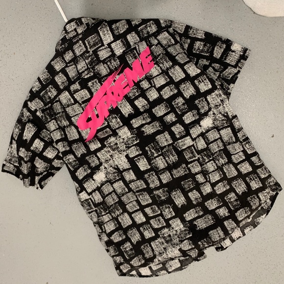 Supreme Tops - SUPREME - Button Up Top - Black/Grey/Pink